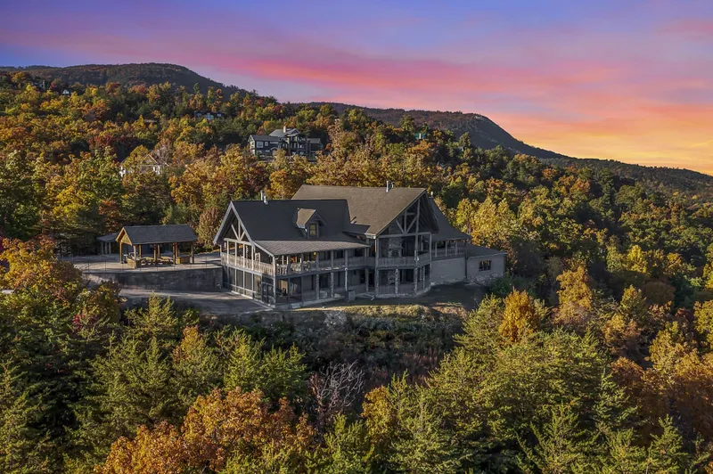 Exterior at Majestica Lodge in Sevierville — photo 3