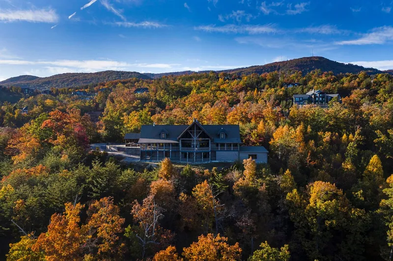 Exterior at Majestica Lodge in Sevierville — photo 5