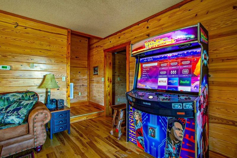 Game room 2 at Majestica Lodge in Sevierville — photo 3