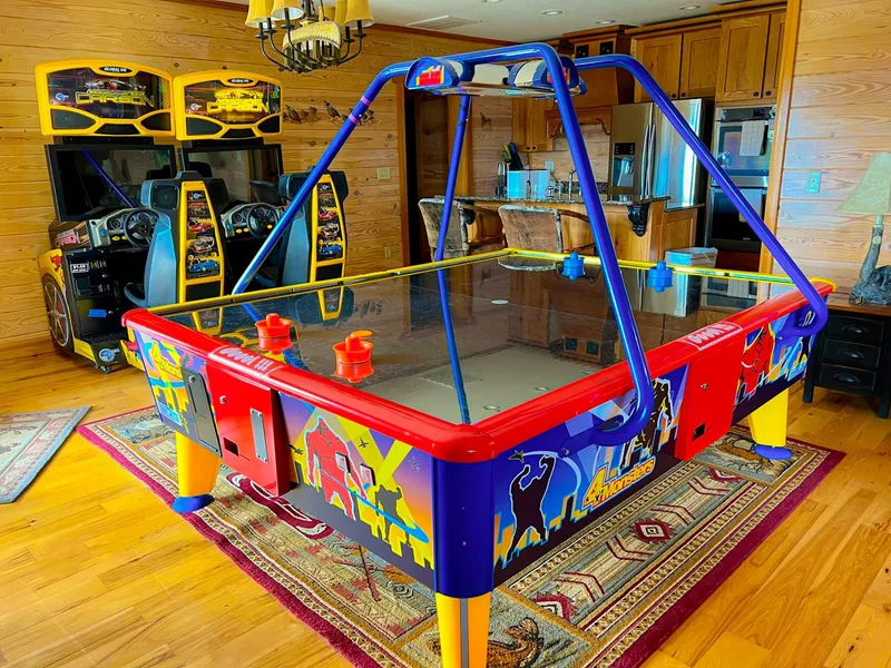 Game room 2 at Majestica Lodge in Sevierville — photo 1