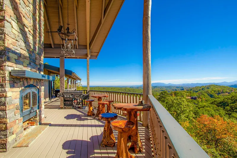 Balcony 1 at Majestica Lodge in Sevierville — photo 4