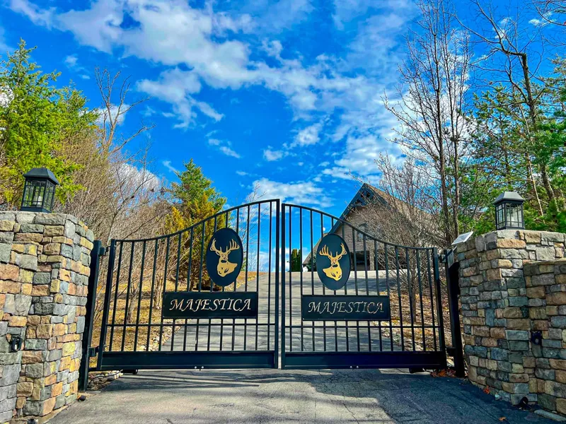 Exterior at Majestica Lodge in Sevierville — photo 4