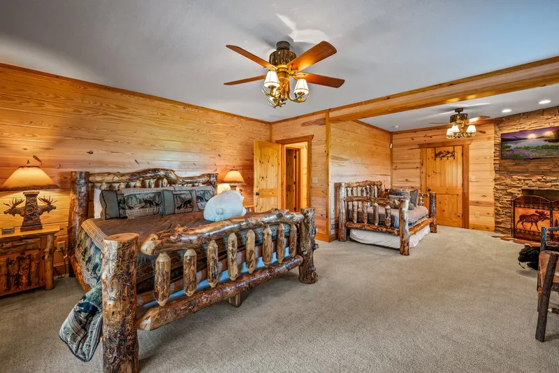 Bedroom 3 at Majestica Lodge in Sevierville — photo 1