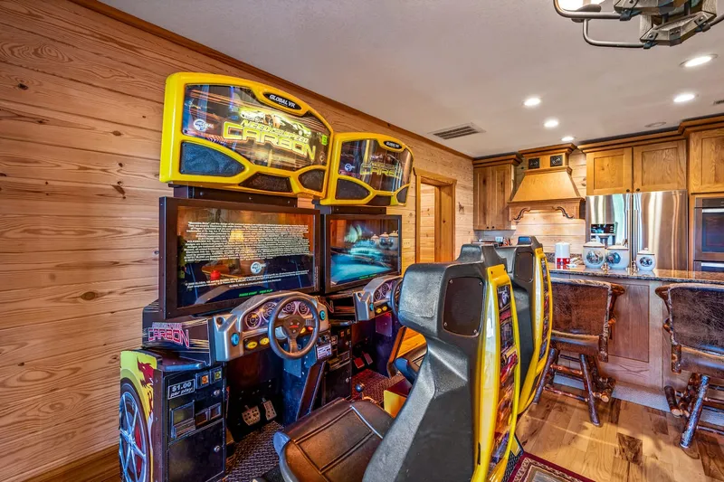Game room 2 at Majestica Lodge in Sevierville — photo 4