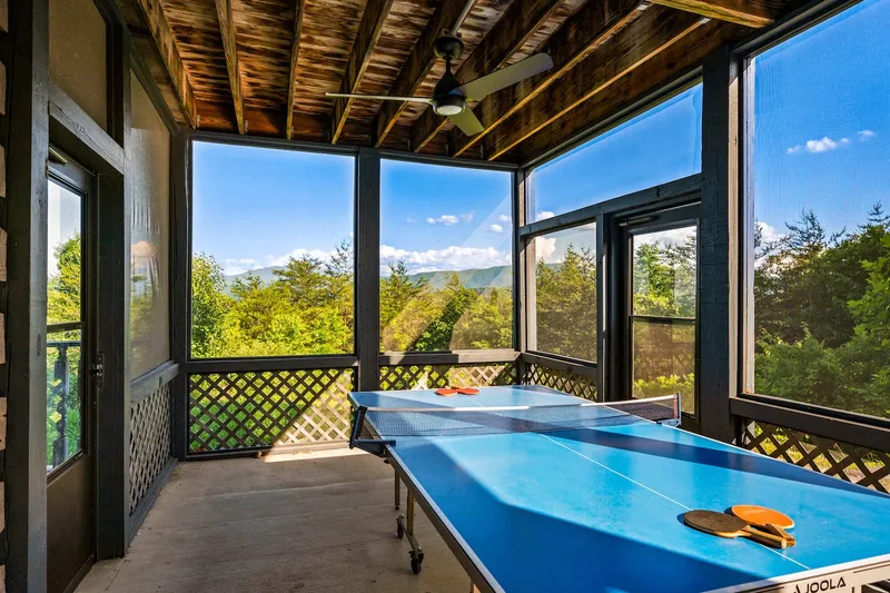 Game room 3 at Majestica Lodge in Sevierville — photo 1