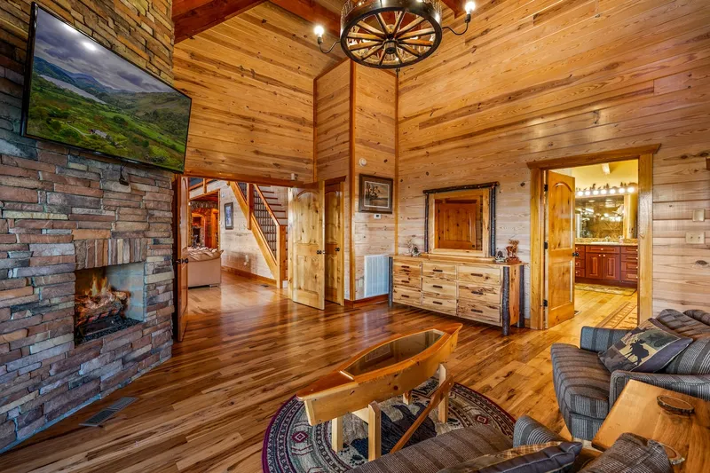 Bedroom 1 at Majestica Lodge in Sevierville — photo 3