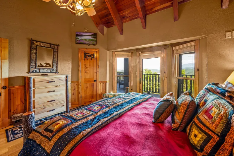 Bedroom 4 at Majestica Lodge in Sevierville — photo 2