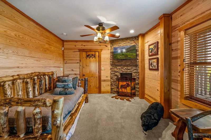 Bedroom 3 at Majestica Lodge in Sevierville — photo 5