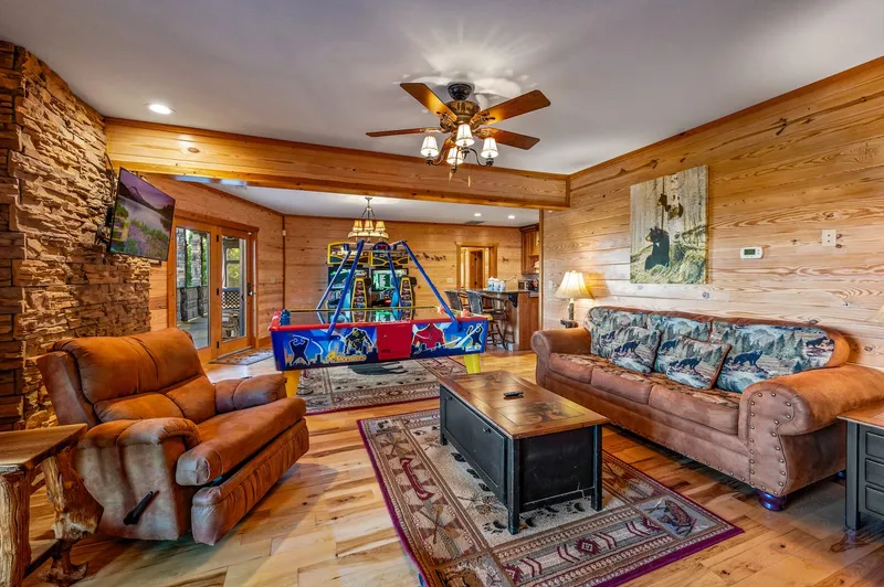 Living room 3 at Majestica Lodge in Sevierville — photo 1