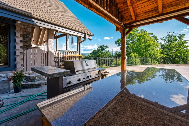 Balcony 1 at Majestica Lodge in Sevierville — photo 6