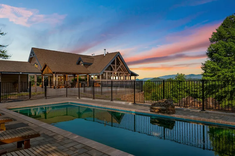 Pool at Majestica Lodge in Sevierville — photo 3