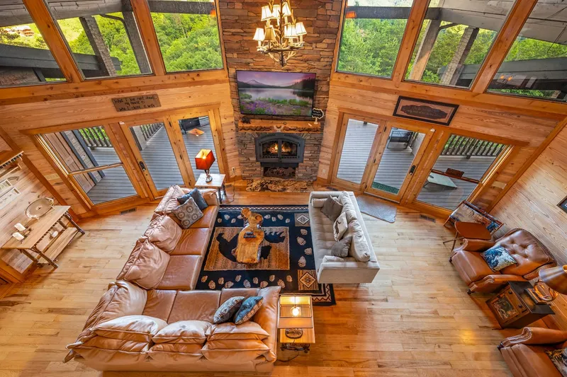 Living room 1 at Majestica Lodge in Sevierville — photo 1
