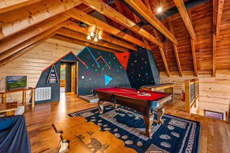 Game room 1 at Majestica Lodge in Sevierville — photo 2