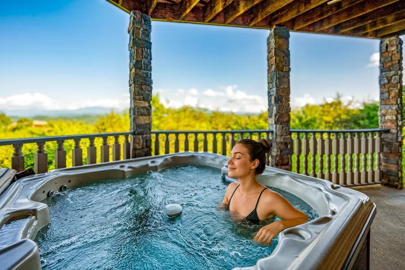 Hot tub at Majestica Lodge in Sevierville — photo 2