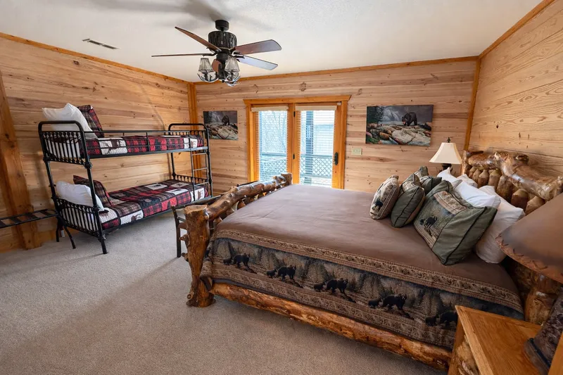 Bedroom 3 at Majestica Lodge in Sevierville — photo 2