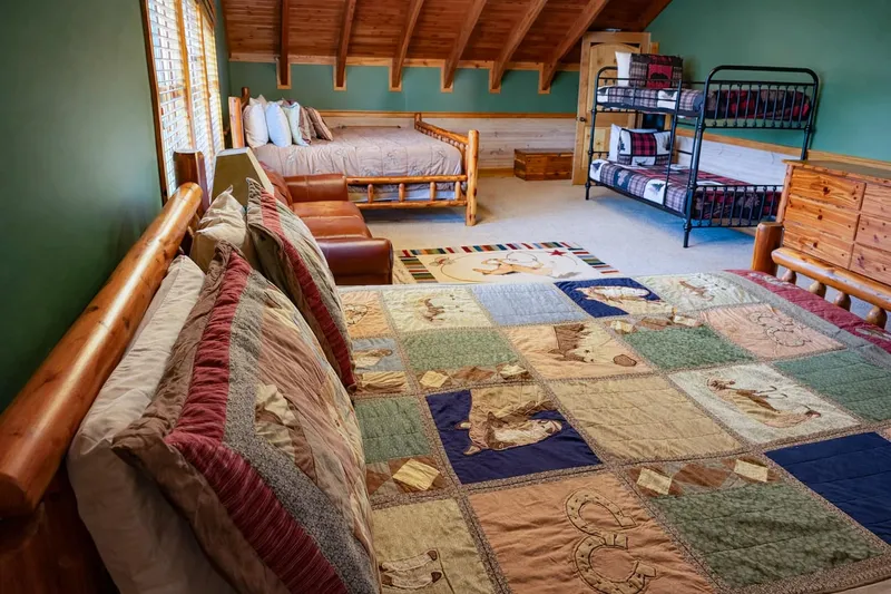 Bedroom 2 at Majestica Lodge in Sevierville — photo 2