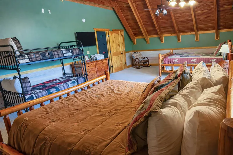 Bedroom 2 at Majestica Lodge in Sevierville — photo 3