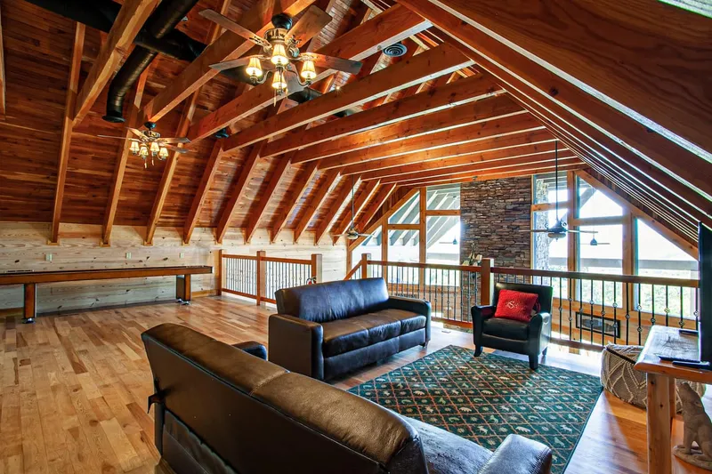 Living room 4 at Majestica Lodge in Sevierville — photo 1