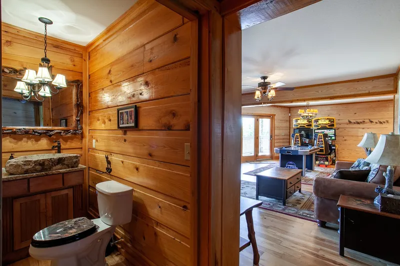 Half bathroom 2 at Majestica Lodge in Sevierville — photo 1